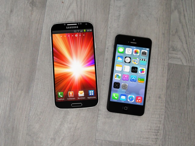 Samsung-Android-Galaxy-S5-iPhone-5s-Apple-iOS-e1413893499206.jpg