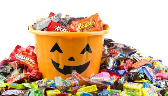 7-Spooktacular-Ways-to-Save-On-Halloween-Candy.jpg