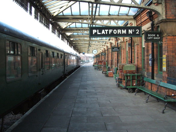old-train-platform-1450997.jpg