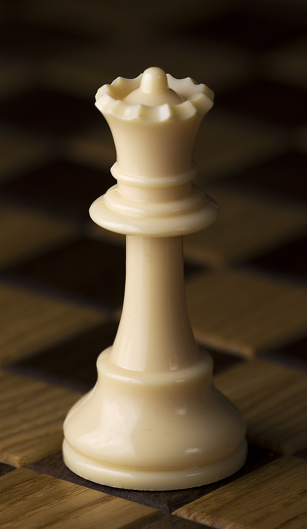 Chess_piece_-_White_queen.jpg