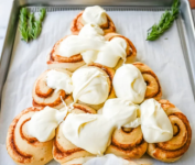 Xmas cinnamon rolls 2 gone.png