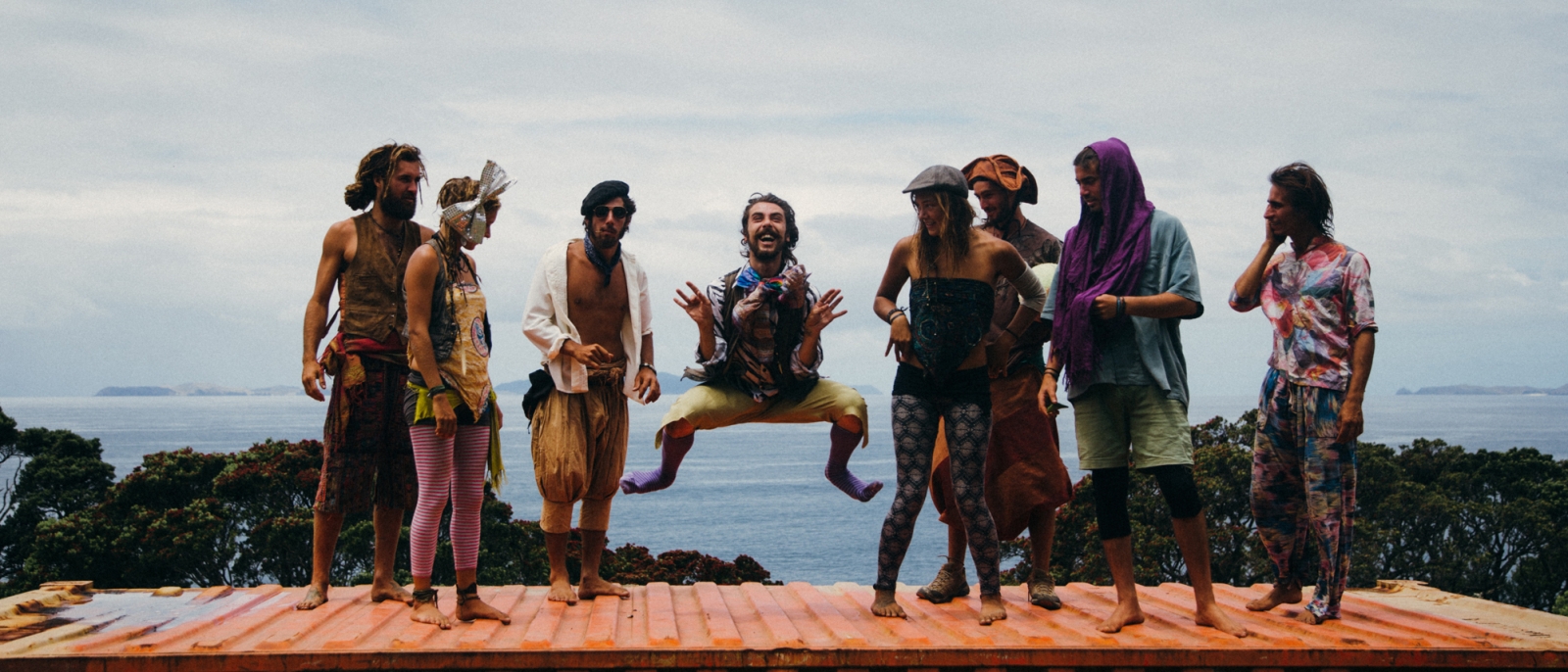 piratas-hippies-2-1600x686.jpg