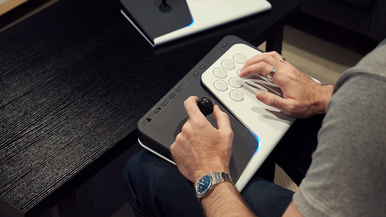 psfightstick-handson-blogroll-1780106052277.jpg