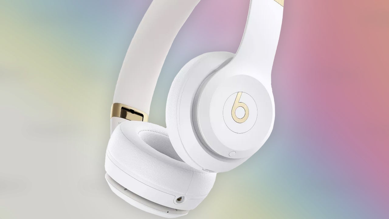 beatssolo4white-1741196287969.jpg
