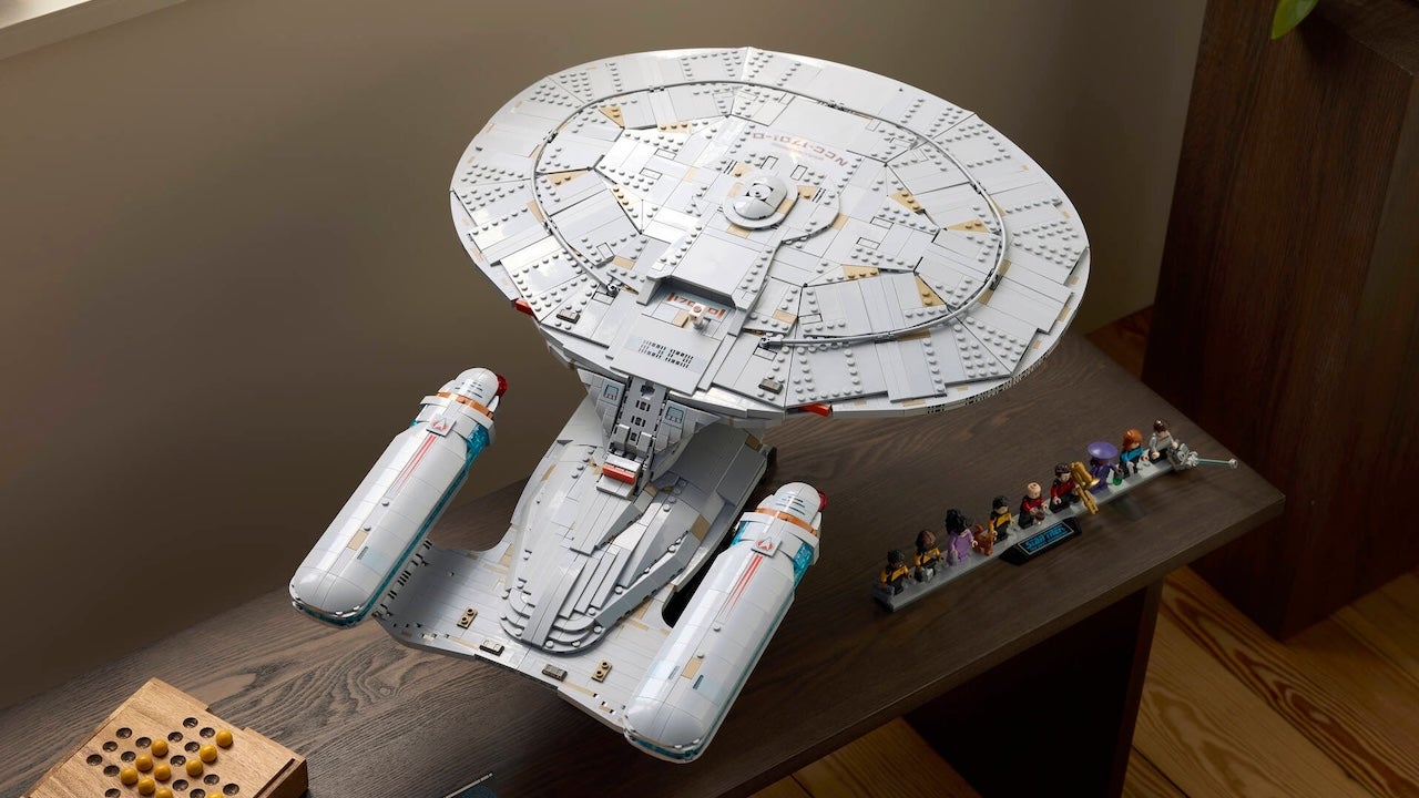 lego-star-trek-enterprise-1764355695971.jpg