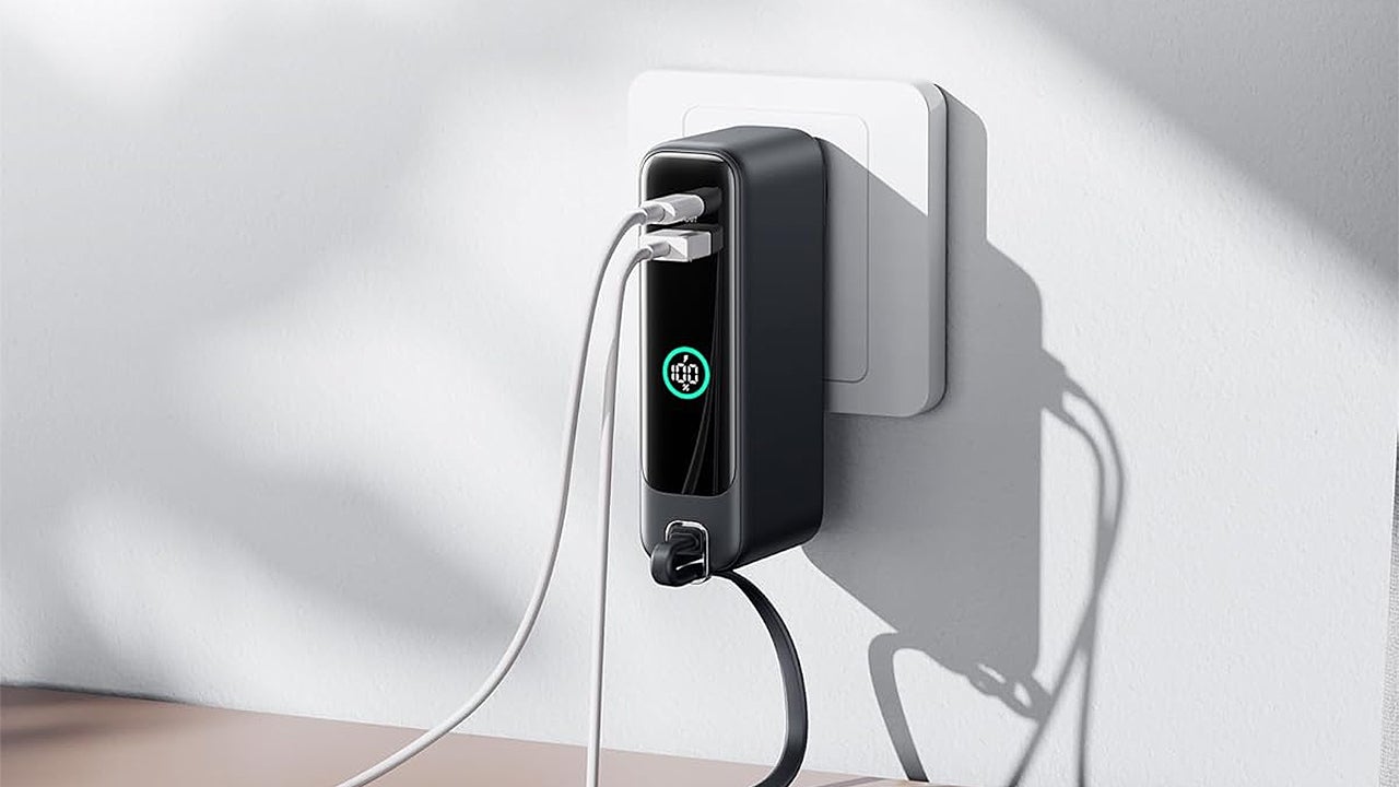 iniupowerbankwithplug-1755034902676.jpg