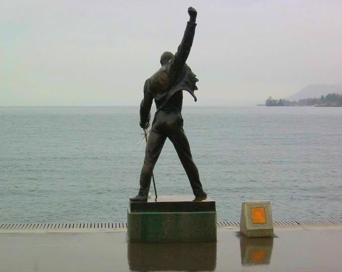 754px-Freddie_Bronzestatue_rueckansicht.jpg