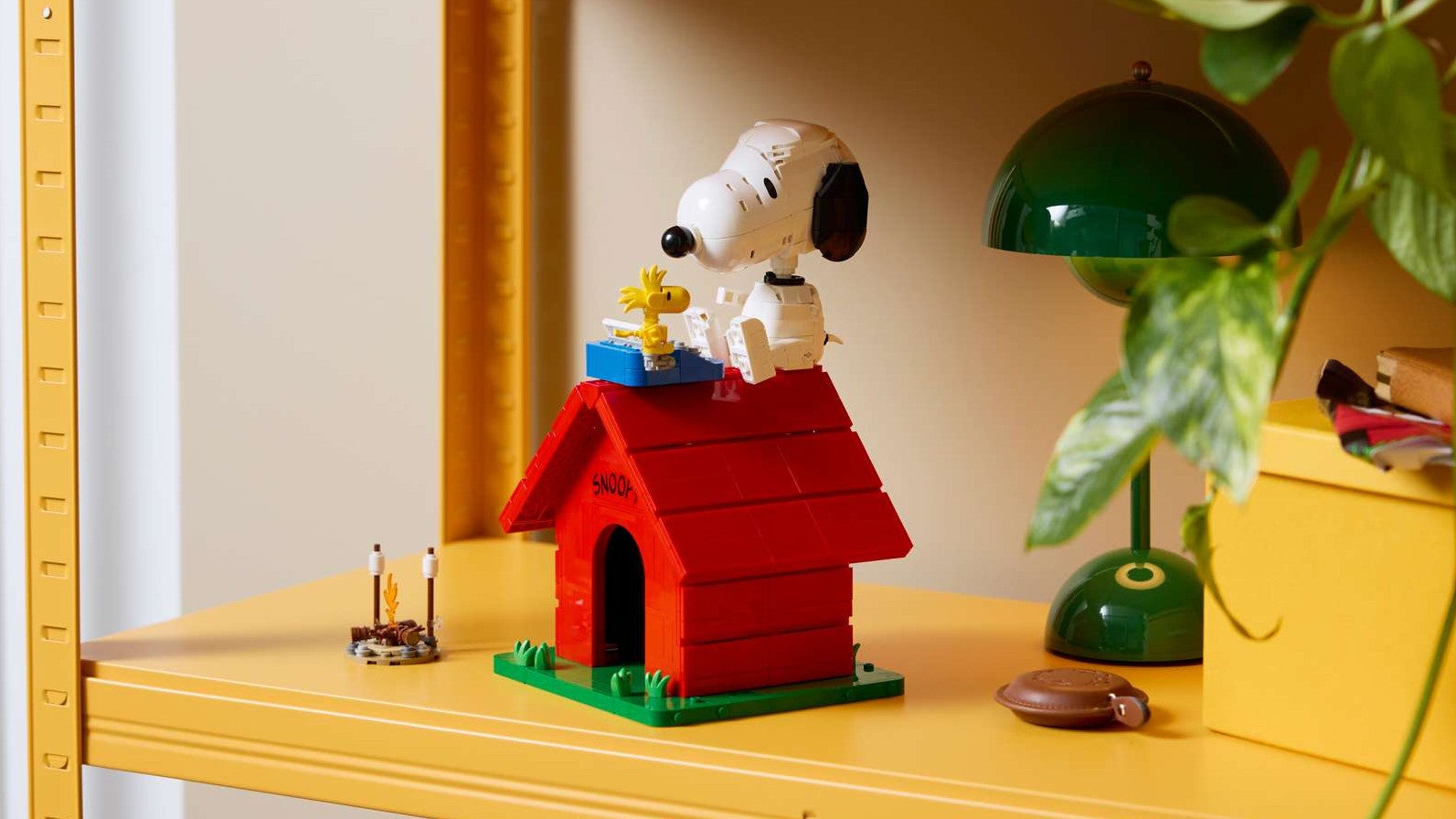 snoopys-doghouse-lego-set1-1771335341824.jpg