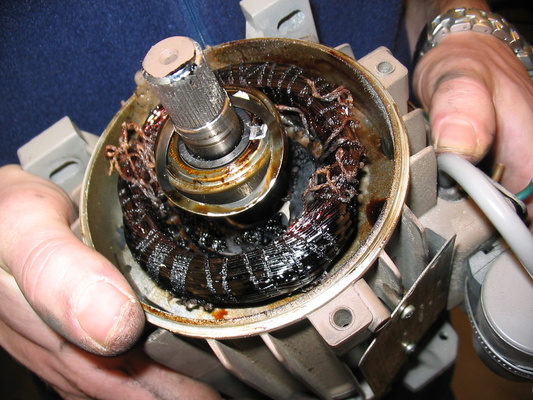 20050324_04_MeltedPump.jpg