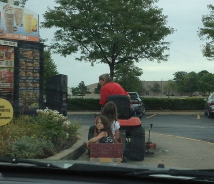 the-most-unusual-drivethru-customers-28.jpg