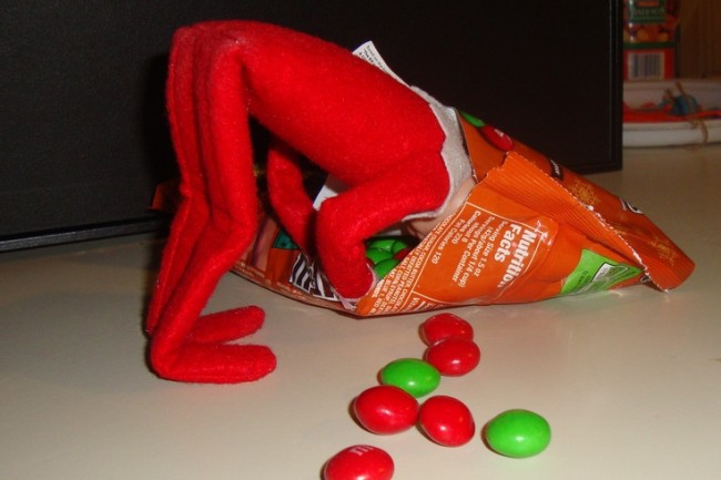 elf-on-the-shelf-ideas-40-650x433.jpg
