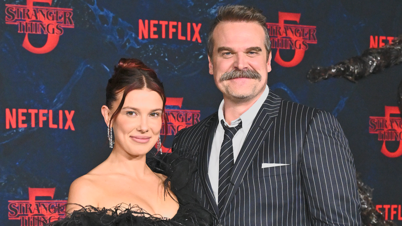 millie-bobby-brown-and-david-harbour-1782496824605.png