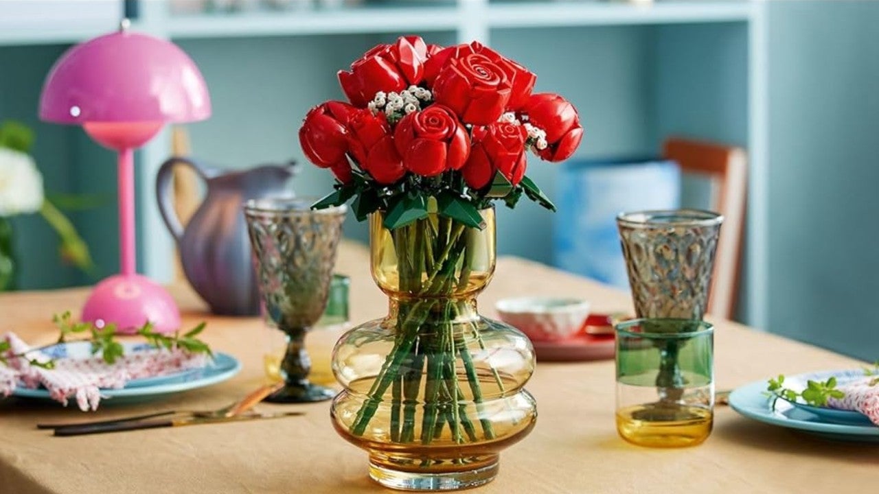 lego-roses-bouquet-1738678732926.jpg