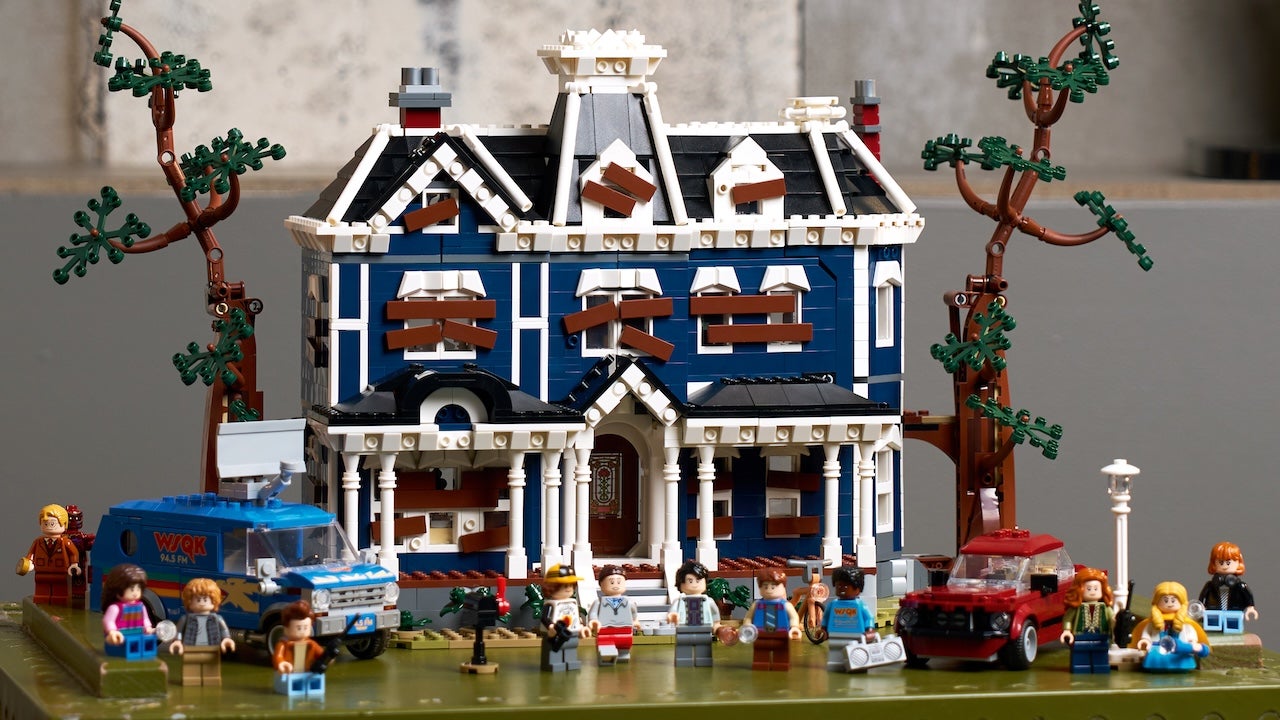 lego-stranger-things-creel-house-2-1769616178926.jpg