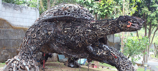 giant-turtle-steampunk-metal-trash-art-ono-gaf-thumb640.jpg