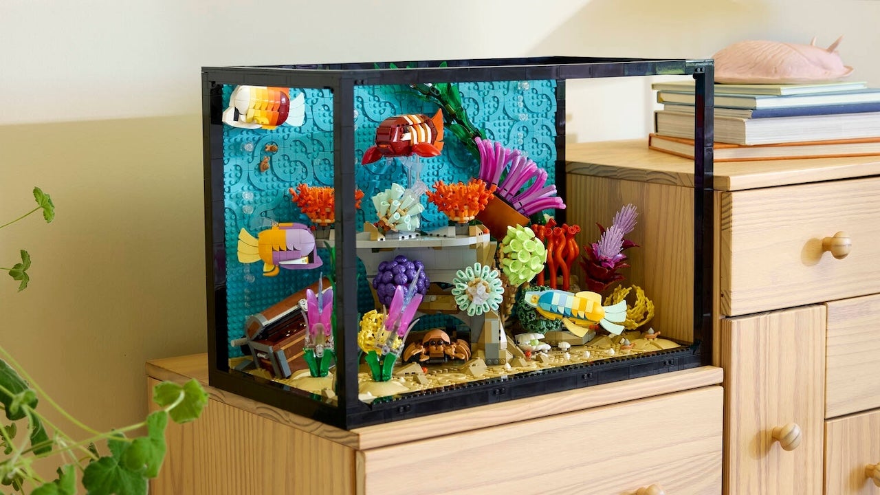 lego-tropical-aquarium-1766180695272.jpg