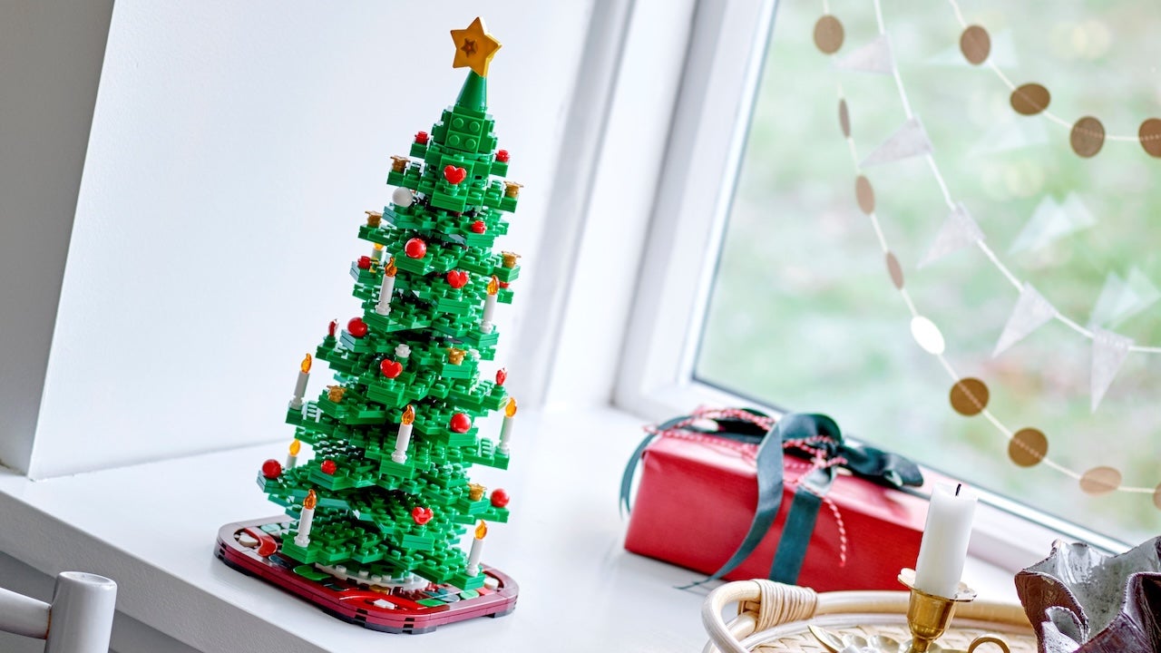 lego-christmas-tree-blogroll-1762892130138.jpg