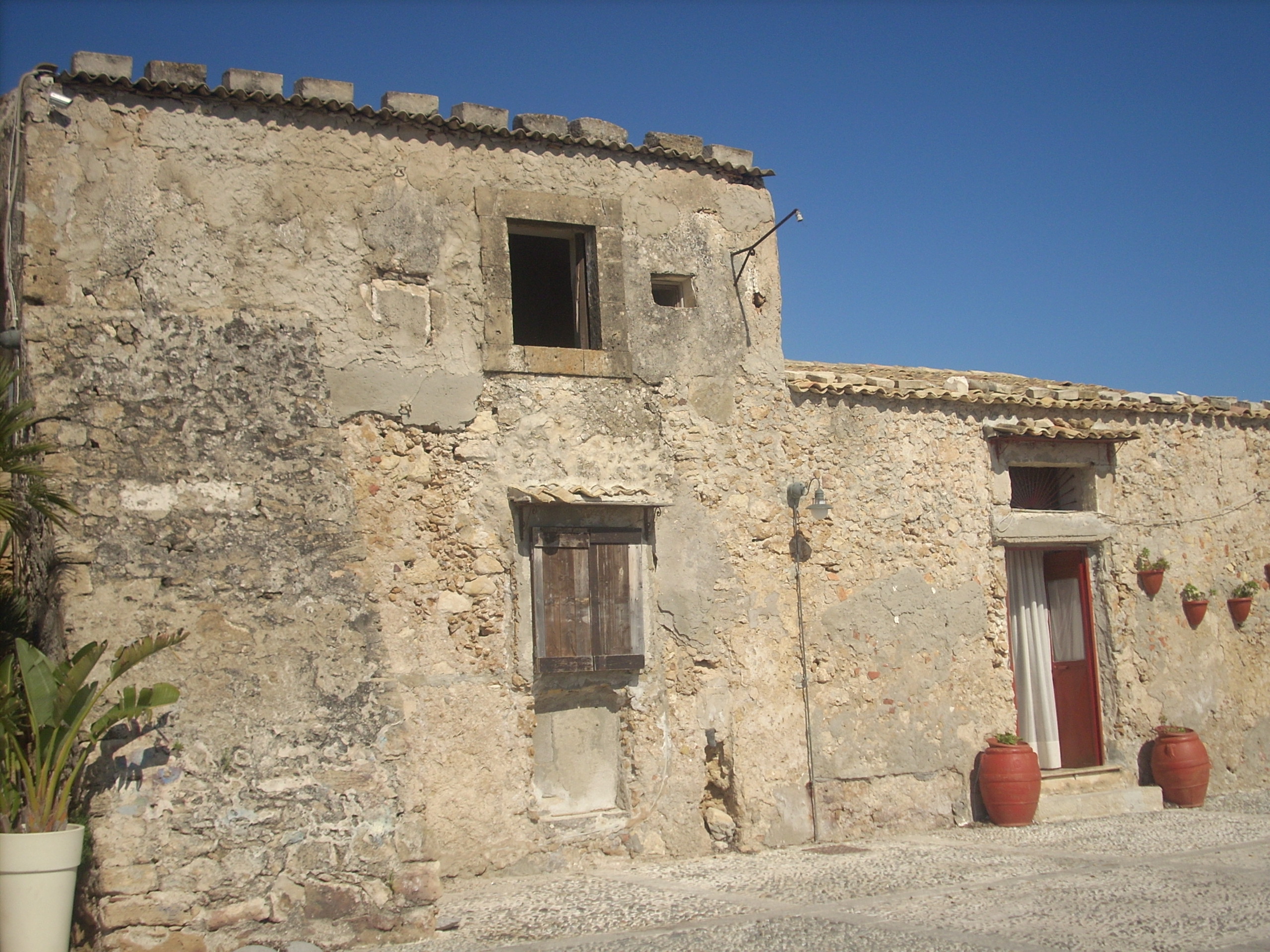 Marzamemi_old_building.JPG