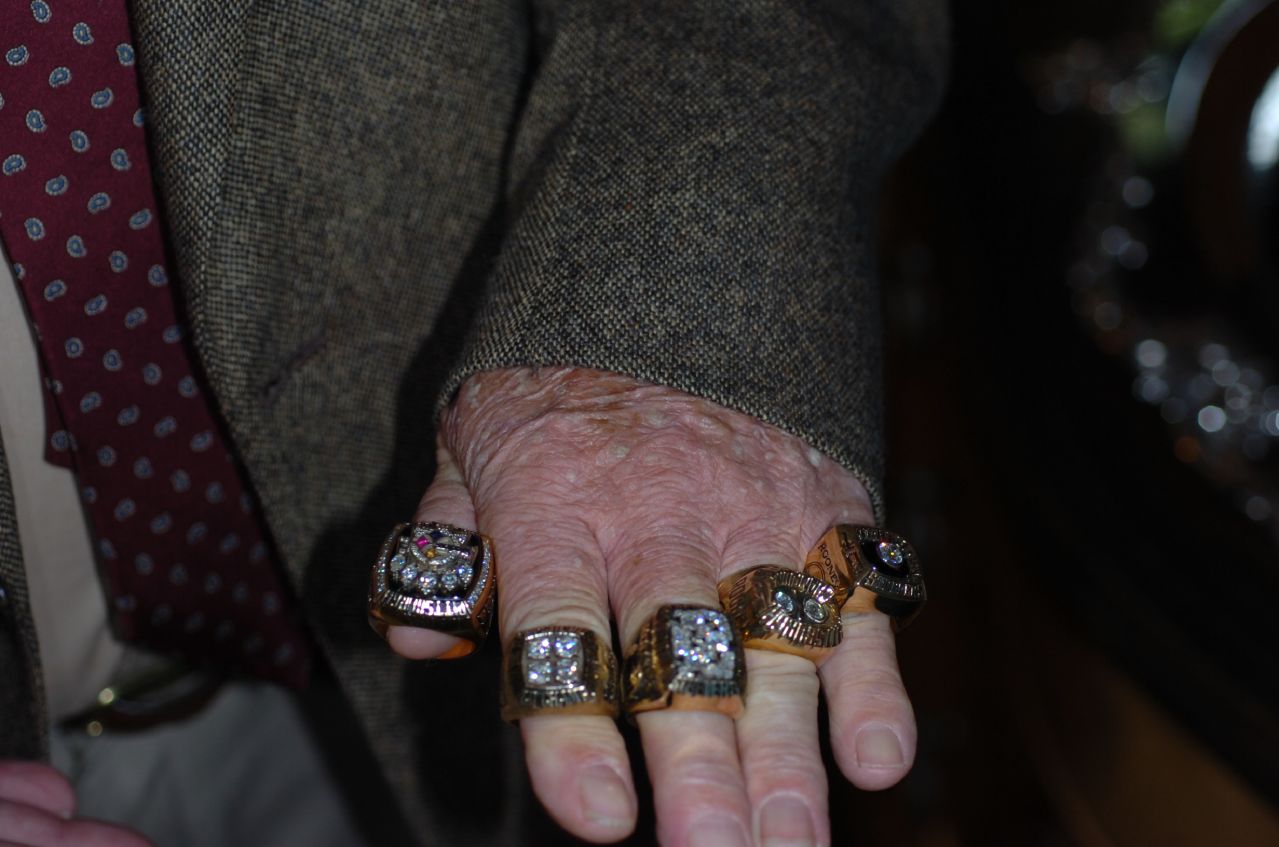 Pittsburgh_Steelers_five_rings.jpg