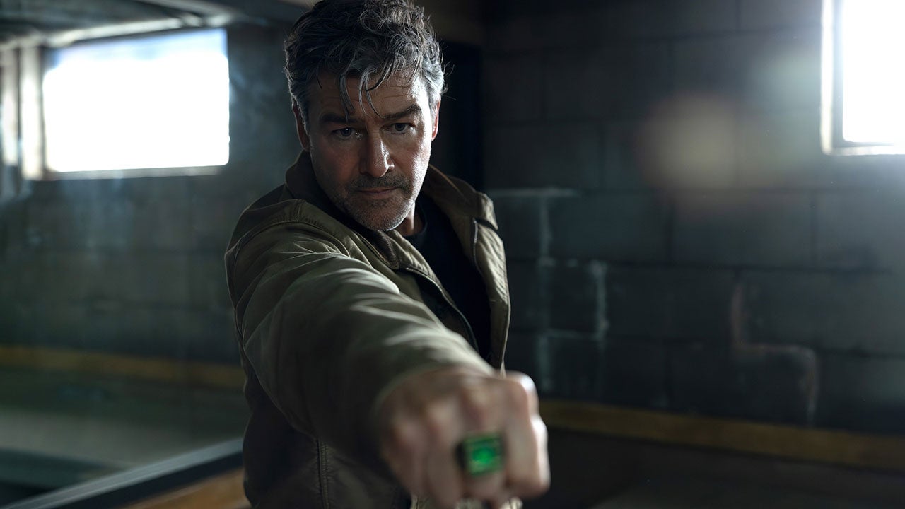 lanterns-kyle-chandler-thumb-1784930448218.jpg