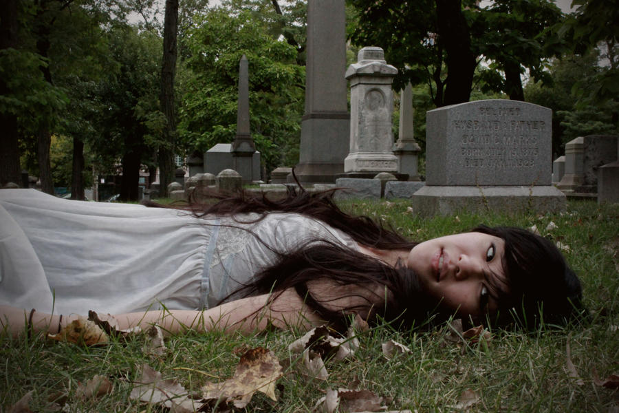 graveyard_girl_by_cuteartchick509-d2z955i.jpg