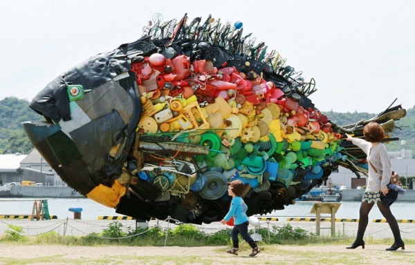 Trash-Fish-Sculpture-Japan%E2%80%99s-Setouchi-Art-Festival.jpg
