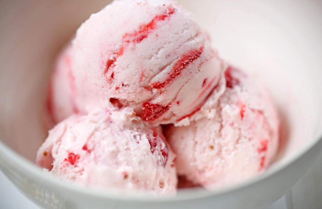 Ice+cream+strawberry+244+(1024x665).jpg