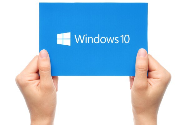 windows_10_logo_in_hands-600x400.jpg